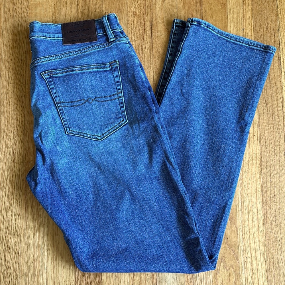 Lucky men’s jeans size 32/34 “363 straight”.